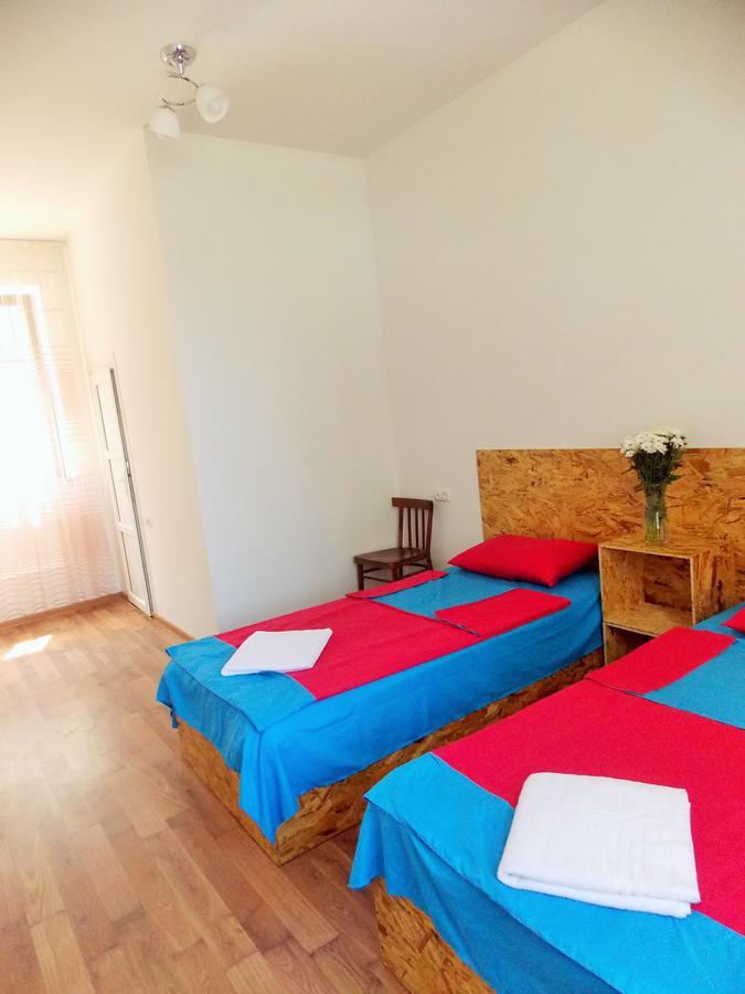Shat Lav Hostel Yerevan Exterior photo