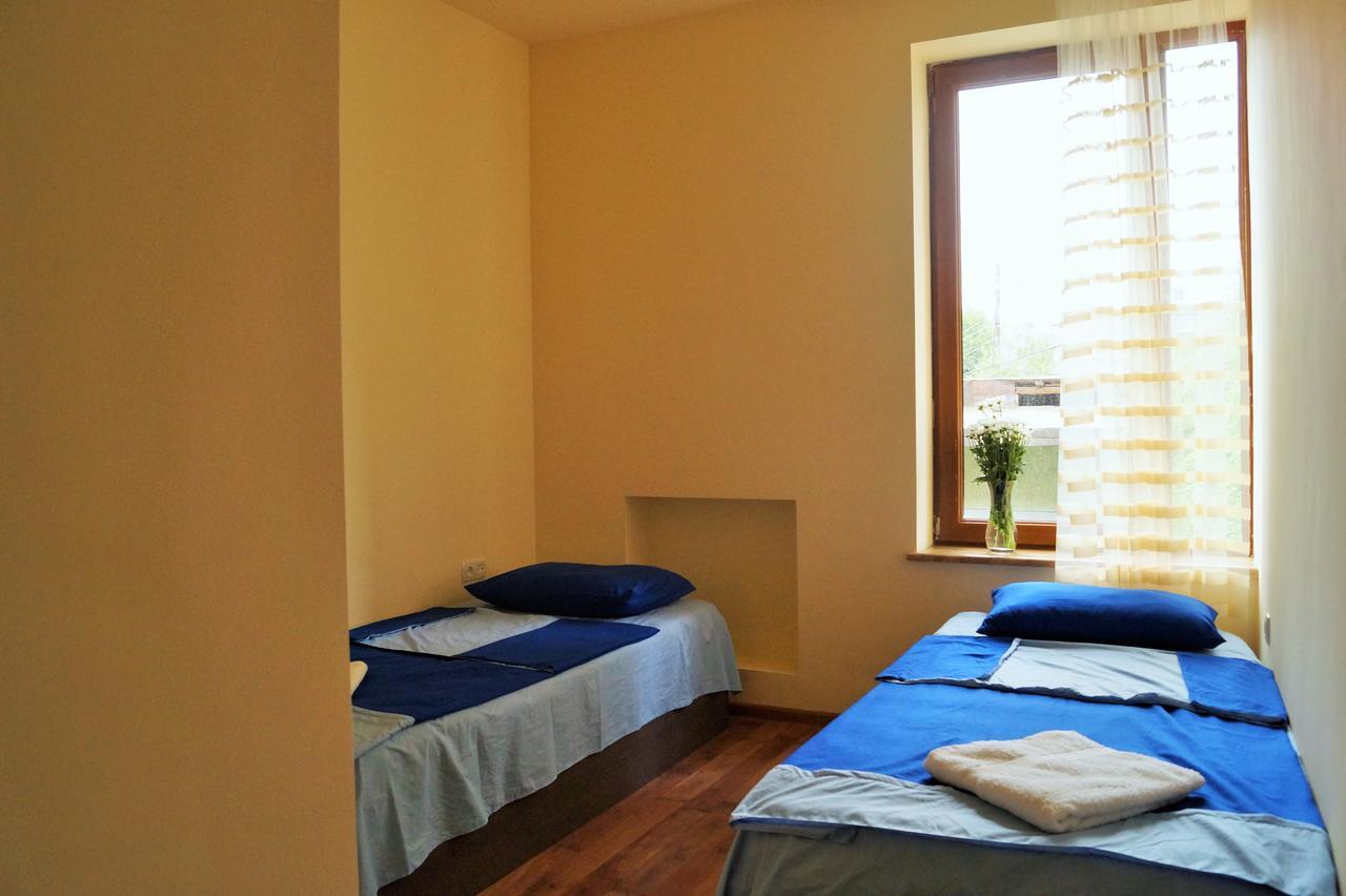 Shat Lav Hostel Yerevan Exterior photo