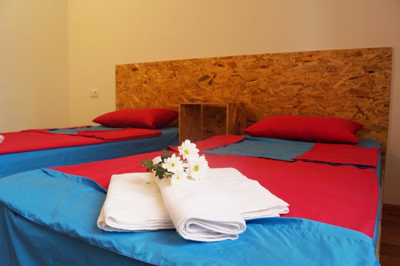 Shat Lav Hostel Yerevan Exterior photo