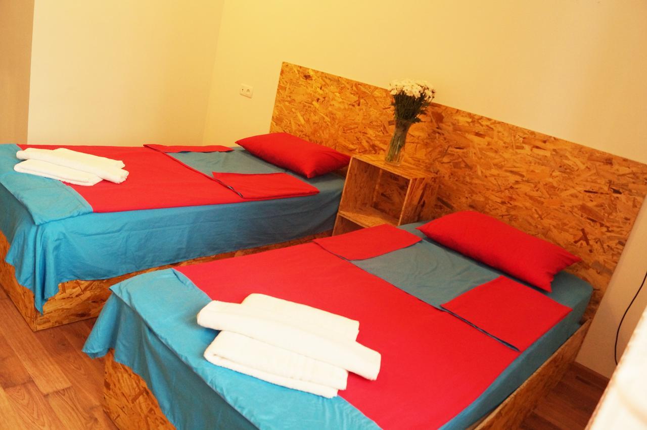 Shat Lav Hostel Yerevan Exterior photo