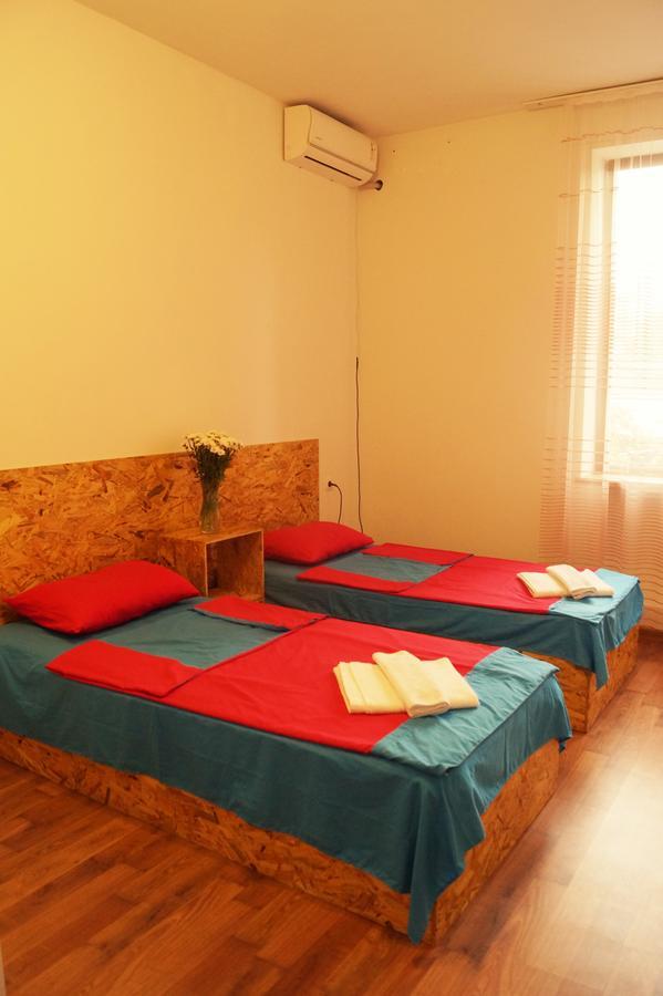 Shat Lav Hostel Yerevan Exterior photo