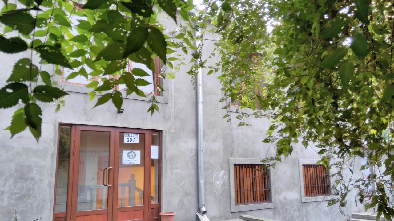 Shat Lav Hostel Yerevan Exterior photo