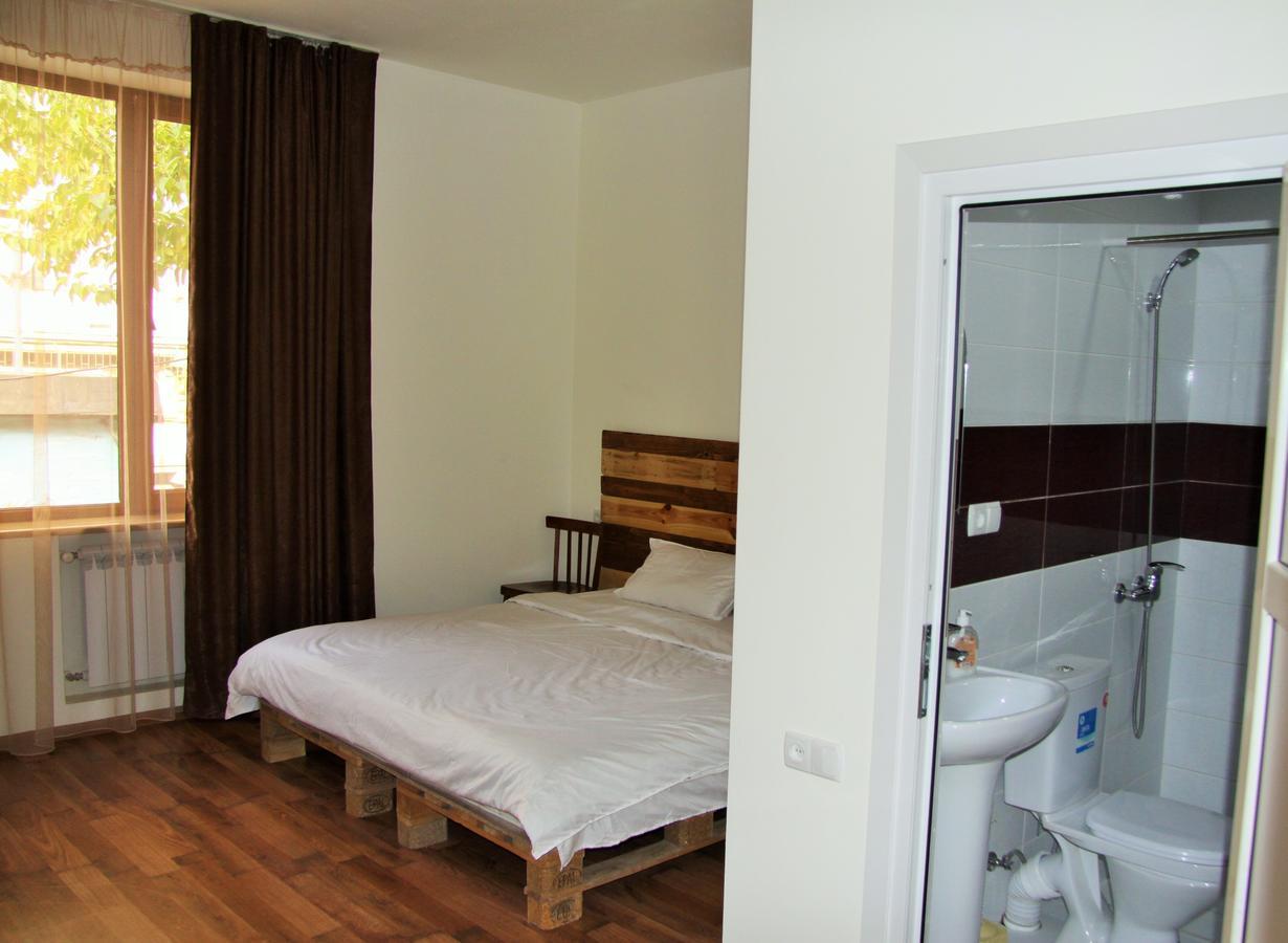 Shat Lav Hostel Yerevan Exterior photo