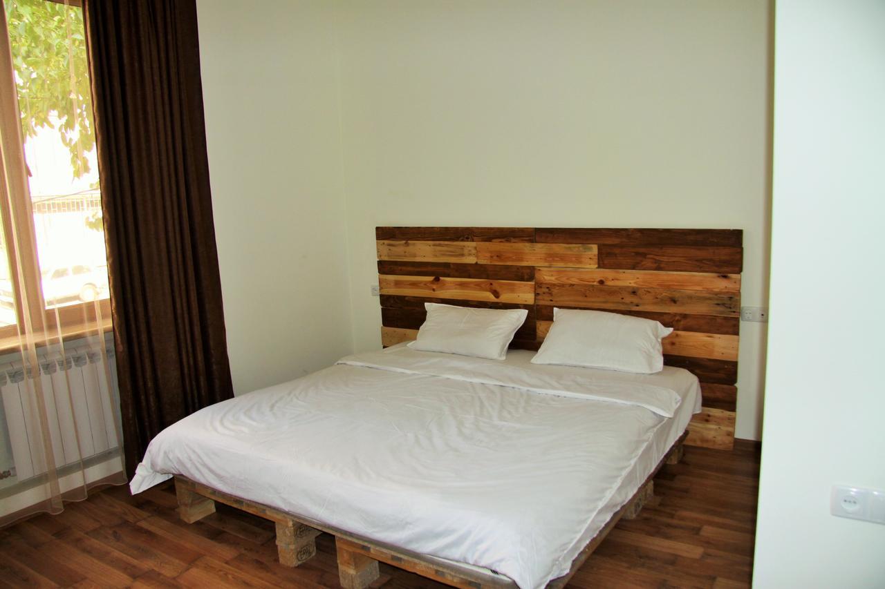 Shat Lav Hostel Yerevan Exterior photo