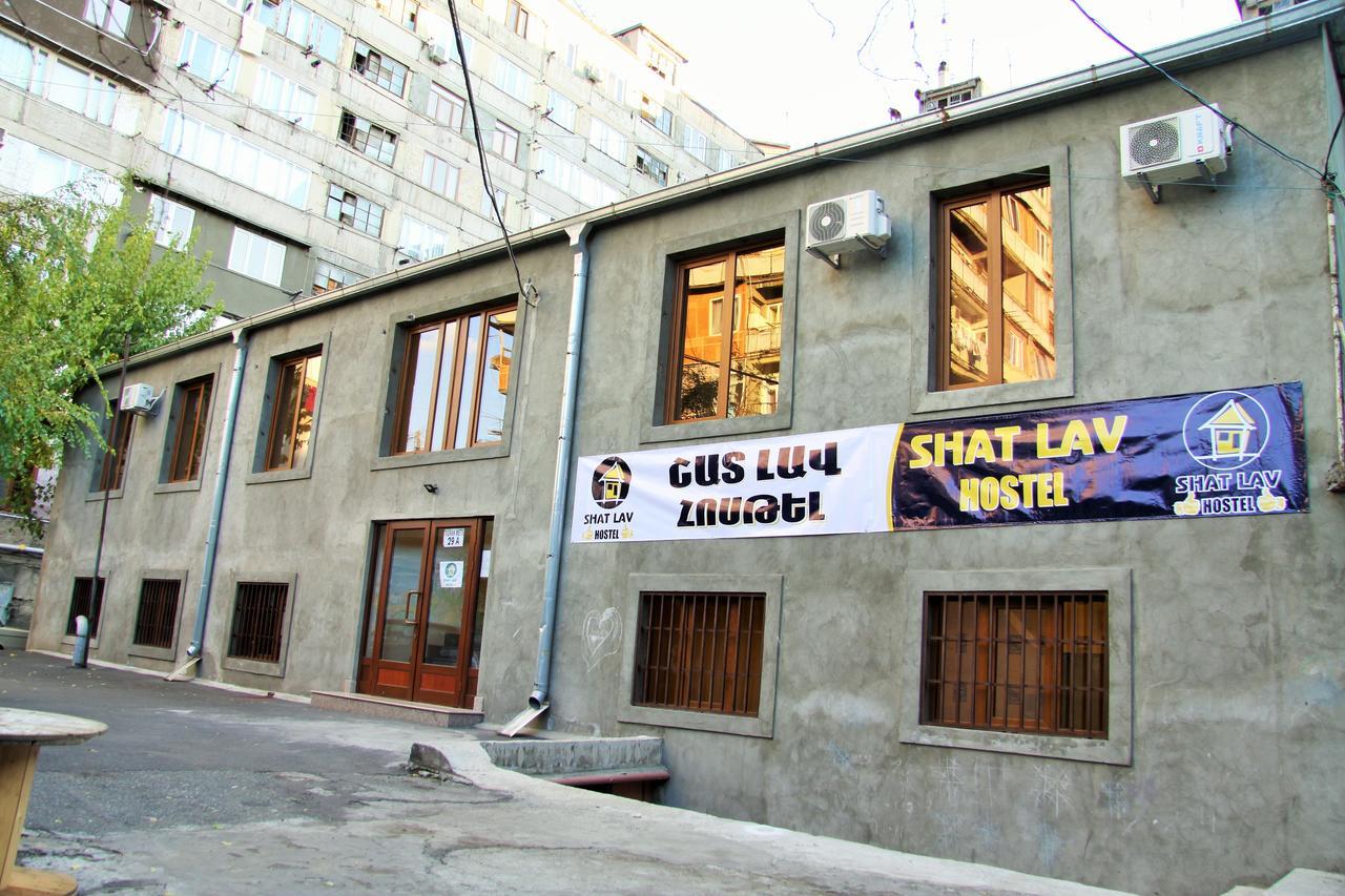 Shat Lav Hostel Yerevan Exterior photo