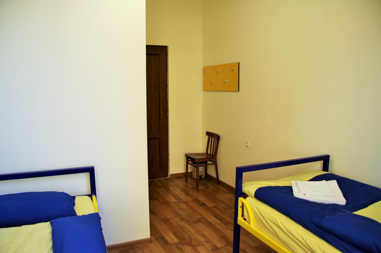 Shat Lav Hostel Yerevan Exterior photo