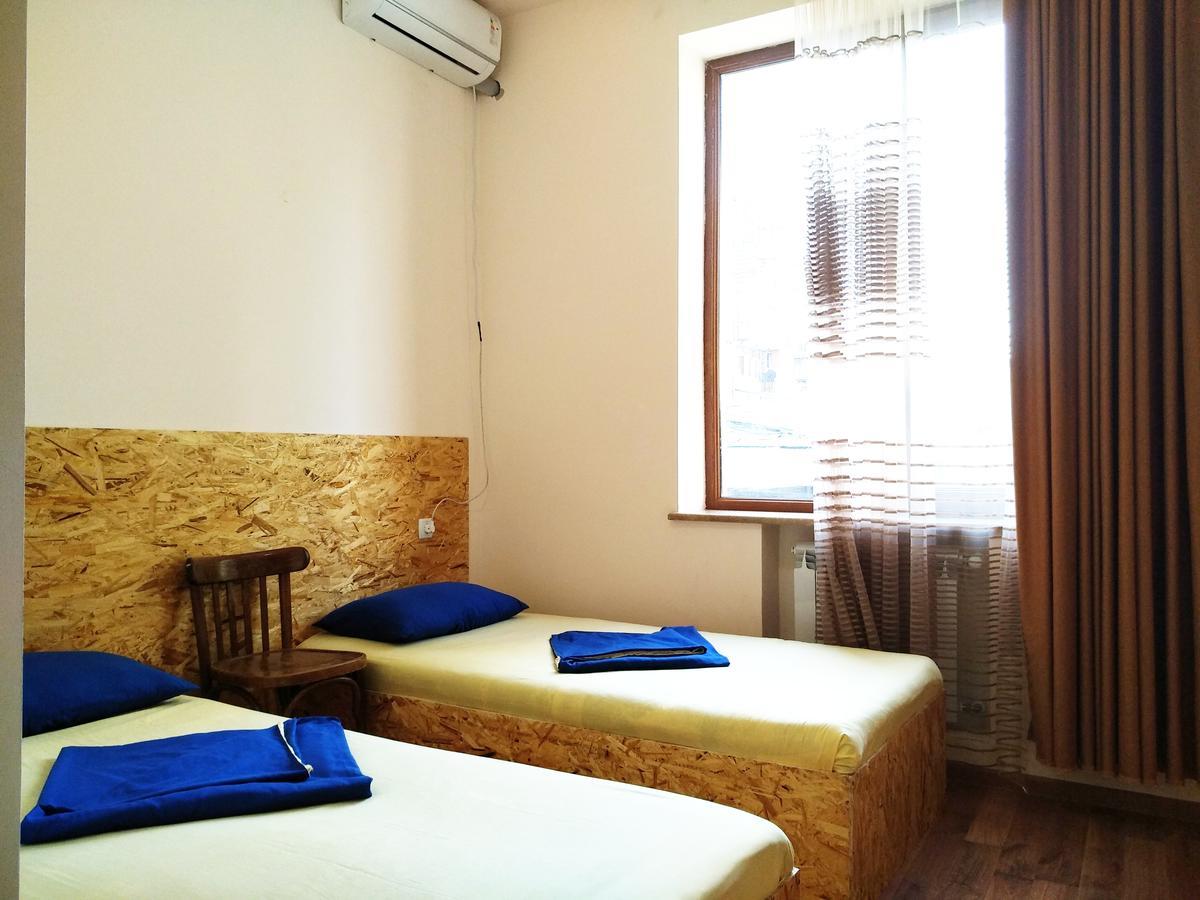 Shat Lav Hostel Yerevan Exterior photo