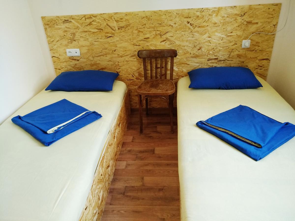Shat Lav Hostel Yerevan Exterior photo
