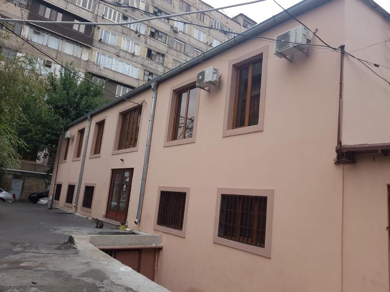 Shat Lav Hostel Yerevan Exterior photo