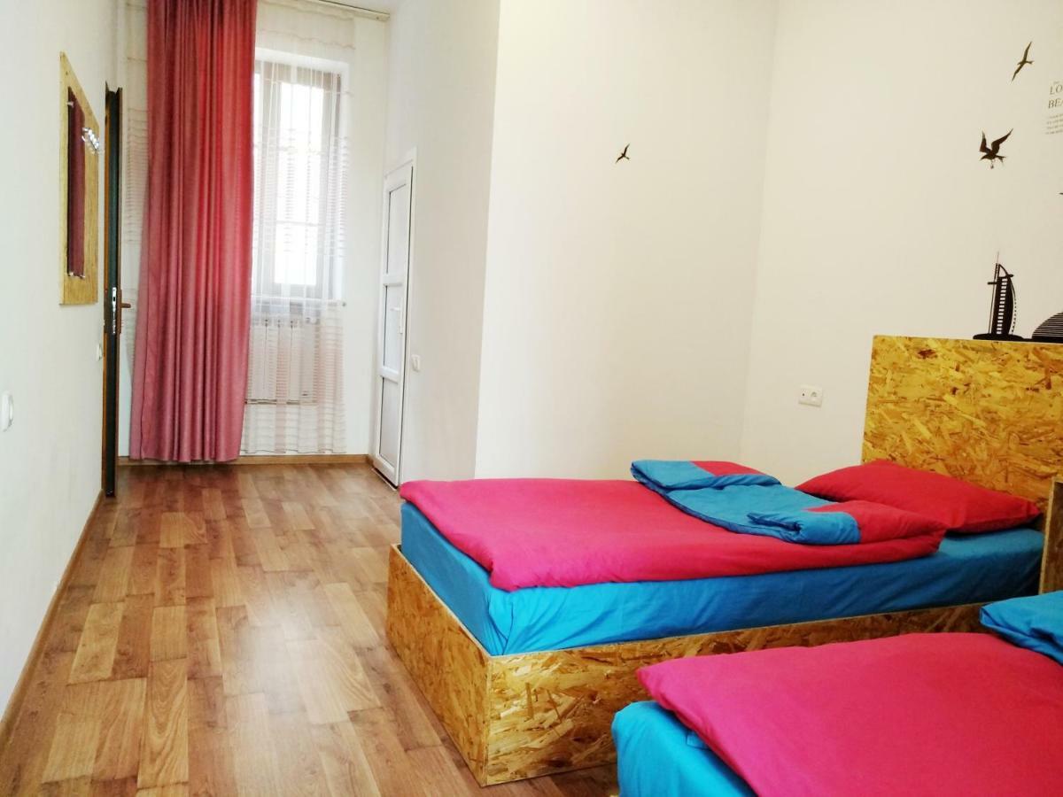 Shat Lav Hostel Yerevan Exterior photo