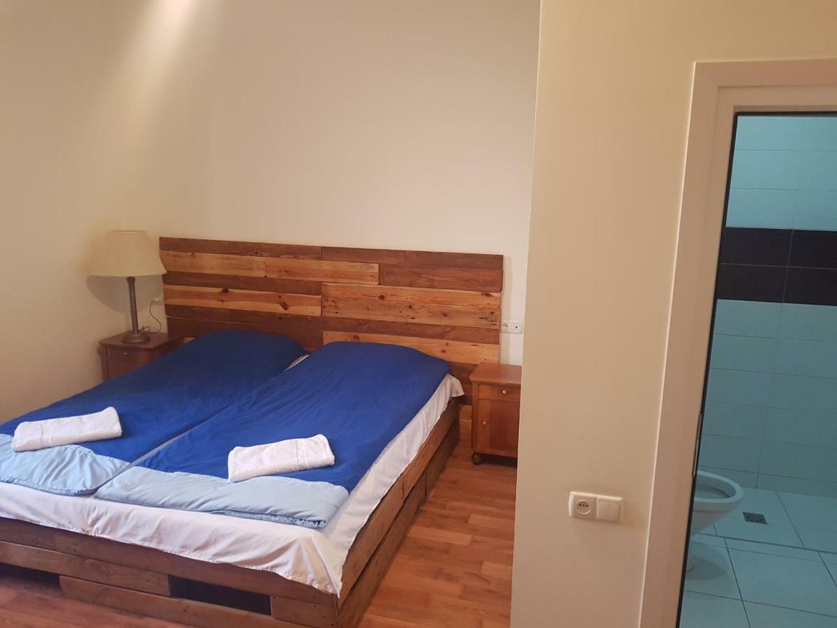 Shat Lav Hostel Yerevan Exterior photo